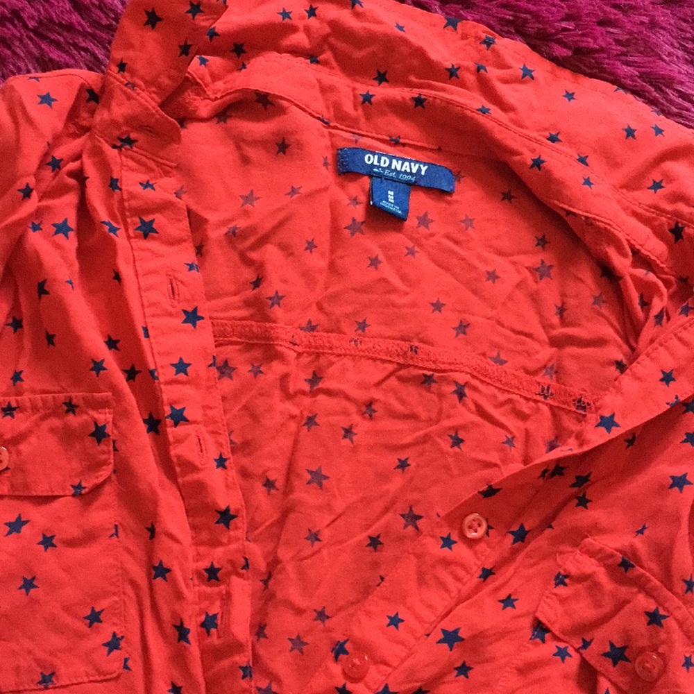 Old Navy red starry semi-button down top 💫 - Picture 9 of 12